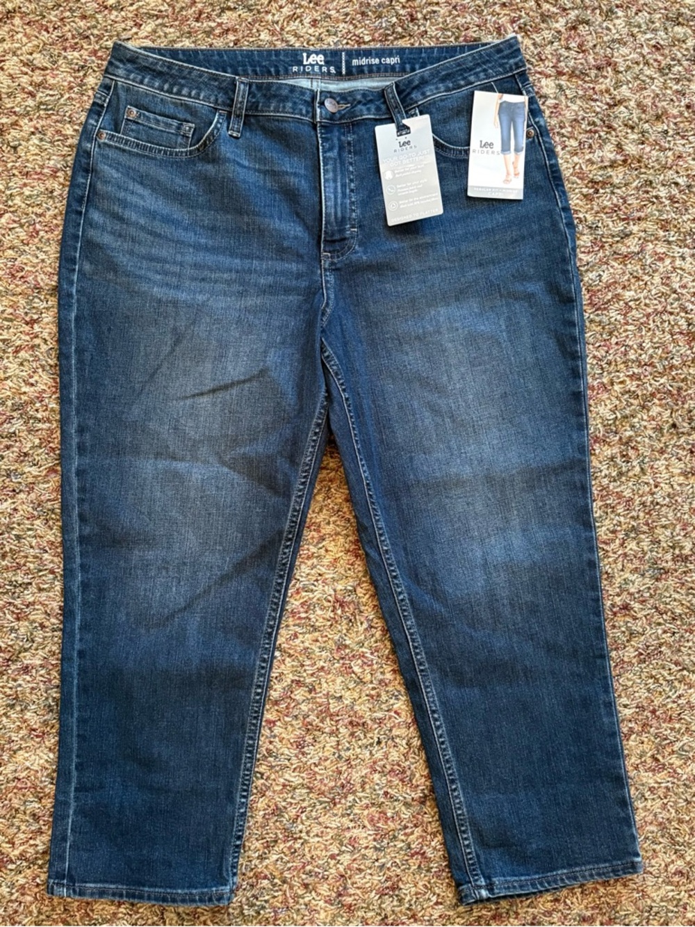 NWT Lee Riders Midrise Regular Fit Capri Jeans Size 14